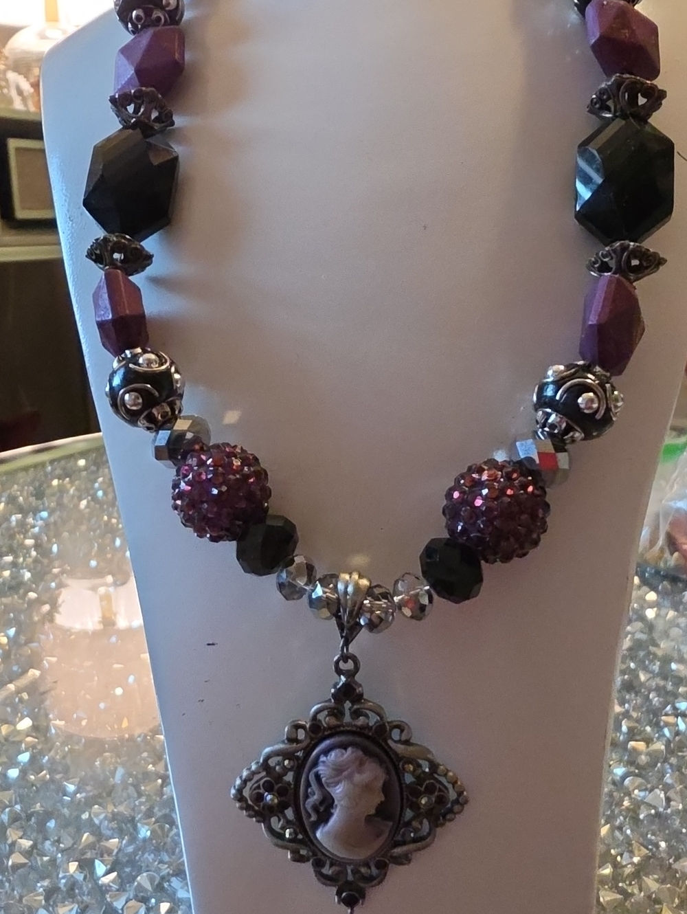 22" Costume Handcrafted Purple and Black Cameo Pendant Necklace NWOT